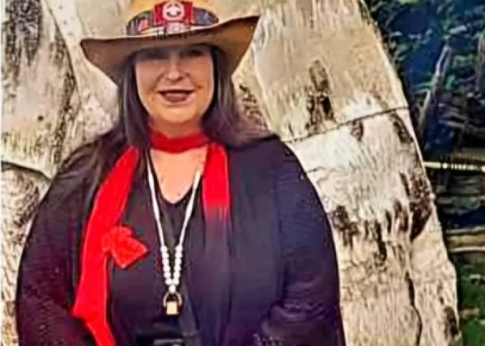 Photo of Traditional Healer, Zhaab Waabi Kwe (Tina)